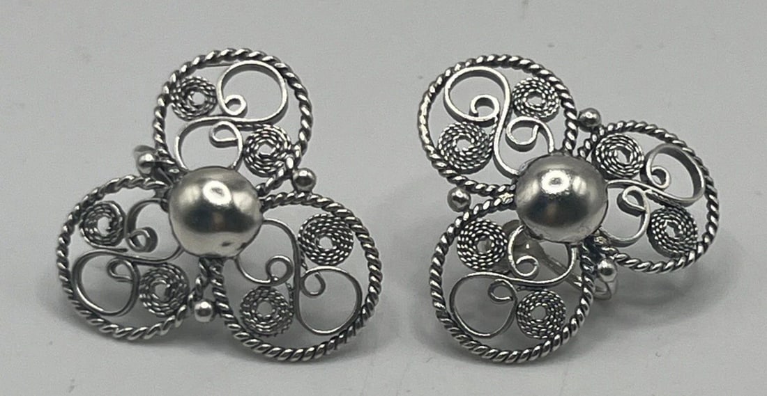 SCREW BACK STERLING SILVER FLOWER EARRINGS (1 of 2)