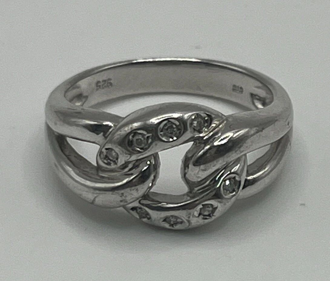 CHAIN LINK STERLING SILVER & COLORLESS STONE SIZE 7.25 RING: CHAIN LINK STERLING SILVER & COLORLESS STONE SIZE 7.25 RING CHAIN LINK STERLING SILVER & COLORLESS STONE SIZE 7.25 RING This elegant ring is a perfect addition to your jewelry collection. Crafted with