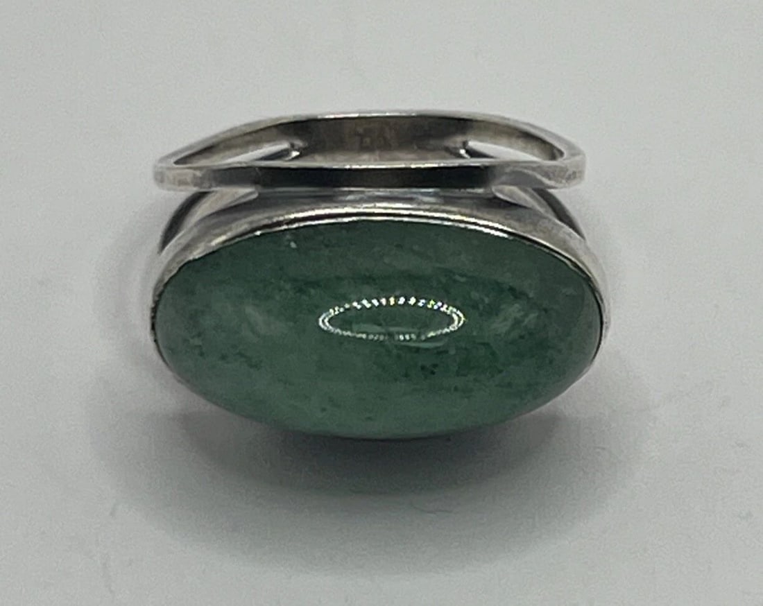 STERLING SILVER RING WITH GREEN STONE SIZE 5.5 (1 of 2)