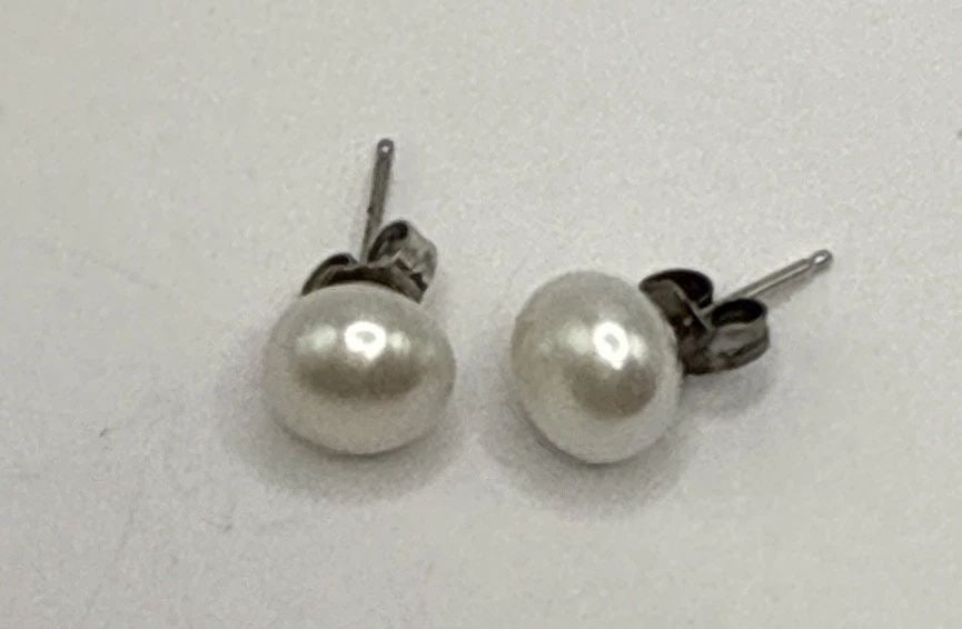 STERLING SILVER & FRESHWATER/POTATO PEARL STUD EARRINGS (1 of 2)