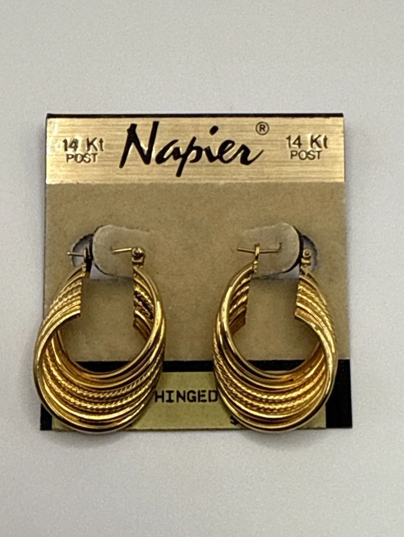 YELLOW GOLD TONE NAPIER WIRE HOOP TWISTED EARINGS (1 of 2)