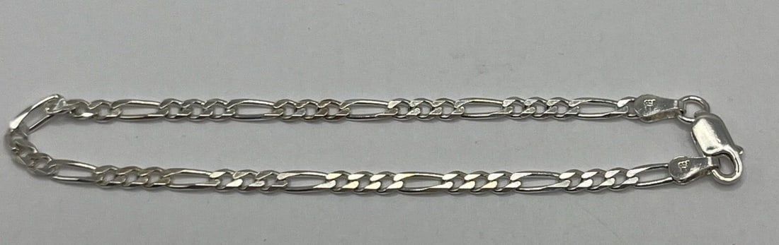 STERLING SILVER FIGARO BRACELET 7": STERLING SILVER FIGARO BRACELET 7" STERLING SILVER FIGARO BRACELET 7" The product is a 7 inch Sterling Silver Figaro Bracelet made with 925 metal purity. This chain-style bracelet does not feature a m
