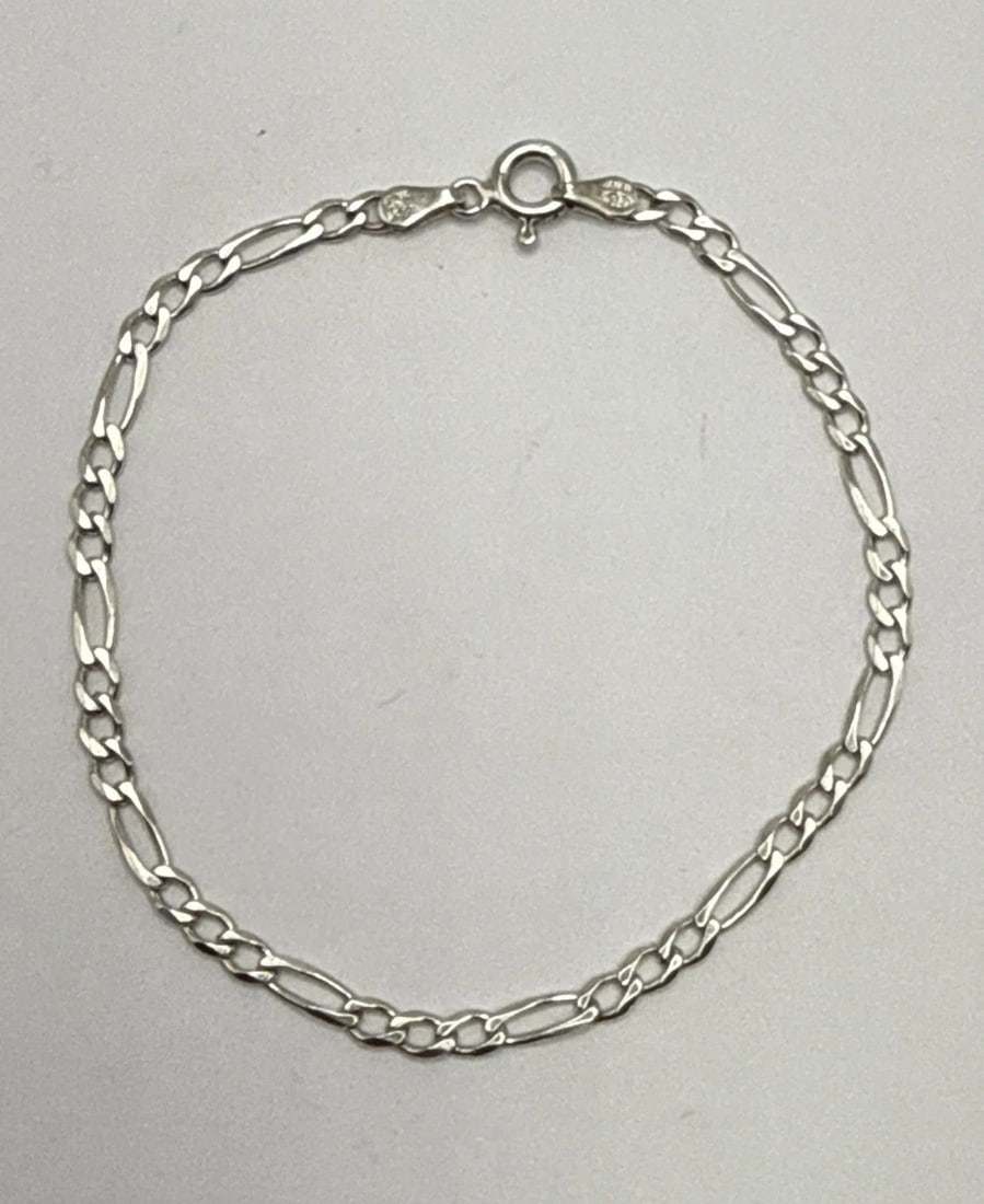 7" STERLING SILVER FIGARO BRACELET 2.2 GRAMS: 7" STERLING SILVER FIGARO BRACELET 2.2 GRAMS This 7" Sterling Silver Figaro Bracelet is a classic piece of fine jewelry that is perfect for everyday wear. Made from high-quality 925 sterling silver, t