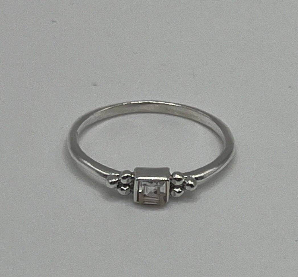 STERLING SILVER & COLORLESS STONE RING SIZE 7 (1 of 2)