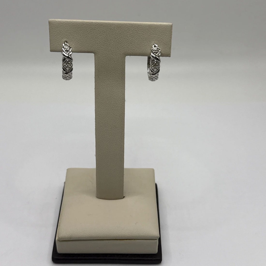 STERLING SILVER OVAL HOOPS 3.7 GRAMS (1 of 2)