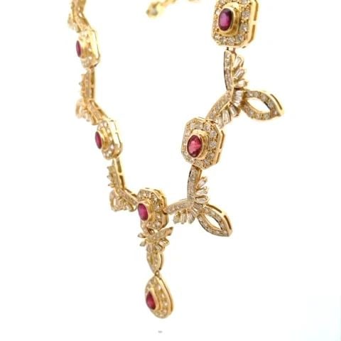 DIAMOND RUBY 18CT NECKLACE 18K YELLOW GOLD FLORAL LEAF STYLE EVENING WEAR: DIAMOND RUBY 18CT NECKLACE 18K YELLOW GOLD FLORAL LEAF STYLE EVENING WEAR This gorgeous necklace is crafted from 18k yellow gold featuring fancy wing like design and marquise shape links set with bagu