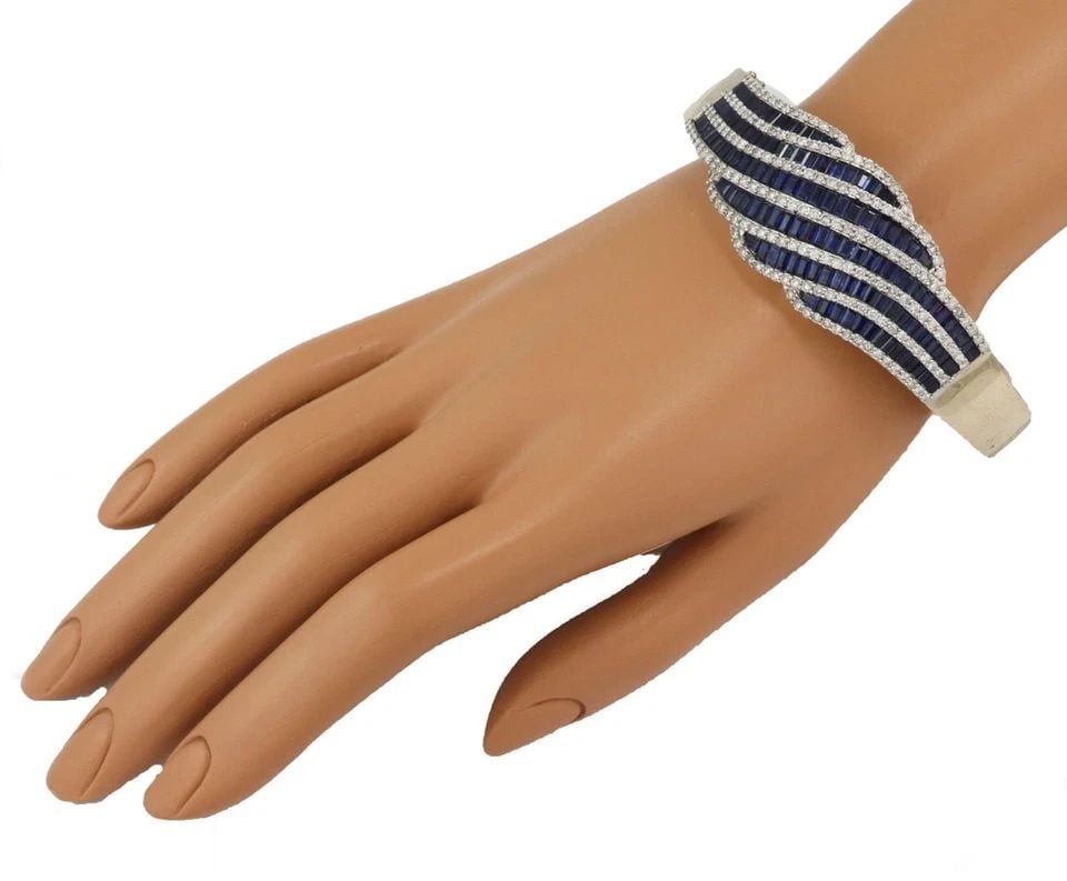 ESTATE 17 CARATS DIAMOND SAPPHIRE 18K GOLD FANCY BRACELET 8.25" LIQUIDATION!: ESTATE 17 CARATS DIAMOND SAPPHIRE 18K GOLD FANCY BRACELET 8.25" ! Estate 17 Carats Diamond Sapphire 18k Gold Fancy Bracelet 8.25" ! Description This is a magnificent large wrist size bracelet. iI is c
