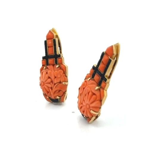 ART DECO CORAL ONYX TIE/COLLAR PIN SET OF 2 18K YELLOW GOLD FLORAL DESIGN: ART DECO CORAL ONYX TIE/COLLAR PIN SET OF 2 18K YELLOW GOLD FLORAL DESIGN This is a lovely vintage pair tie or collar clasp: they are crafted from 18k yellow gold with a detailed carved floral design 