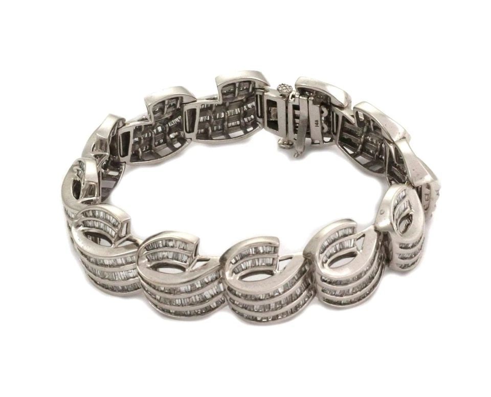 MAGNIFICENT 10 CARATS DIAMOND 14K WHITE GOLD SWIRL LINK BRACELET LIQUIDATION: MAGNIFICENT 10 CARATS DIAMOND 14K WHITE GOLD SWIRL LINK BRACELET Magnificent 10 Carats Diamond 14k White Gold Swirl Link Bracelet Description This is an eye catching large link bracelet, it is crafted