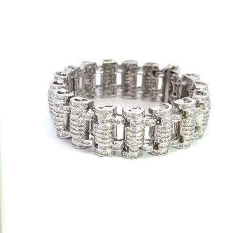 DIAMOND 15CT MEN'S BRACELET BAGUETTE SET LONG BARREL LINKS 10K GOLD: DIAMOND 15CT MEN'S BRACELET BAGUETTE SET LONG BARREL LINKS 10K GOLD This is a bold men's bracelet, it is crafted from 10k white gold featuring 22mm long barrel shape links with multi-rows of channel s