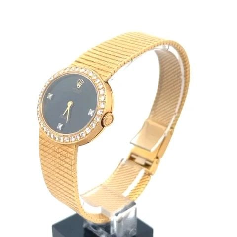 ROLEX CELLINI LADIES WATCH VINTAGE DIAMOND BEZEL 18K YELLOW GOLD: ROLEX CELLINI LADIES WATCH VINTAGE DIAMOND BEZEL 18K YELLOW GOLD Authentic from the Cellini Collection, this lovely vintage Rolex ladies wristwatch is crafted from 18k yellow gold featuring an oval sh