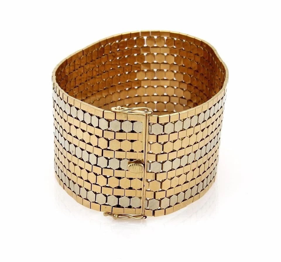 18K GOLD 29MM WIDE SOFT FLEX OCTAGON STYLE BRACELET 67GR! LIQUIDATION: 18K GOLD 29MM WIDE SOFT FLEX OCTAGON STYLE BRACELET 67GR! 18k Gold 29mm Wide Soft Flex Octagon Style Bracelet 67gr! Description This fashionable eye catching bracelet is from solid 18k white and yello