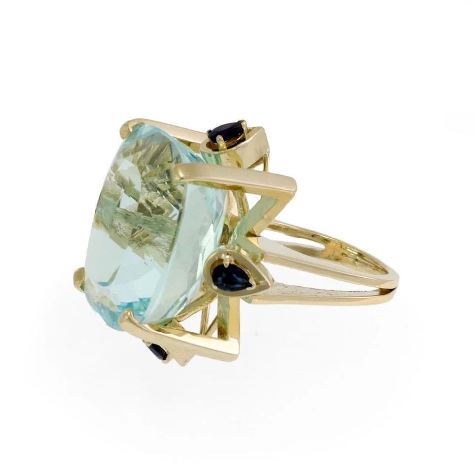 AQUAMARINE & SAPPHIRE LARGE RING 14K YELLOW GOLD: AQUAMARINE & SAPPHIRE LARGE RING 14K YELLOW GOLD Aquamarine & Sapphire Gems 14k Yellow Gold Large Ring Size 6.5 Description This stunning eye catching cocktail ring is crafted from 14k yellow gold fea