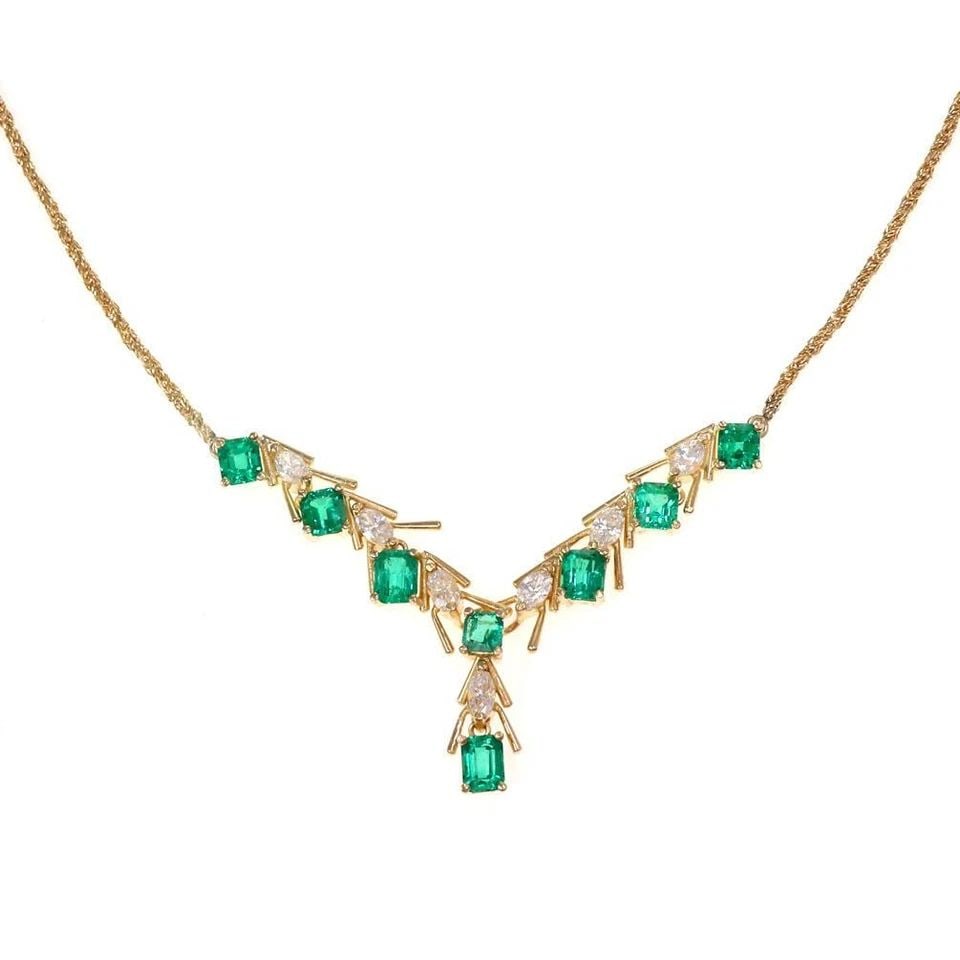 ESTATE 4.90CT DIAMOND EMERALD 18K GOLD NECKLACE EARRINGS RING SET: ESTATE 4.90CT DIAMOND EMERALD 18K GOLD NECKLACE EARRINGS RING SET Estate 4.90ct Diamond Emerald 18k Gold Necklace Earrings Ring Set Description This gorgeous 3 piece jewelry set is crafted from 18k ye