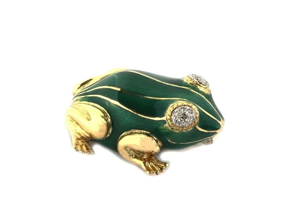18K YELLOW GOLD DIAMOND 3D ENAMEL FROG BROOCH LIQUIDATION!: 18K YELLOW GOLD DIAMOND 3D ENAMEL FROG BROOCH ! 18k Yellow Gold Diamond 3D Enamel Frog Brooch ! Description This is an adorable brooch, it is crafted from 18k yellow gold featuring a 3D frog with deta
