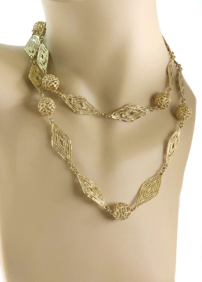 VINTAGE 18K YELLOW GOLD FILIGREE BALL RHOMBUS LINK NECKLACE 34" 55G -LIQUIDATION: VINTAGE 18K YELLOW GOLD FILIGREE BALL RHOMBUS LINK NECKLACE 34" 55G - Vintage 18k Yellow Gold Filigree Ball Rhombus Link Necklace 34" 55g - Description This is a beautiful long necklace, it is crafted