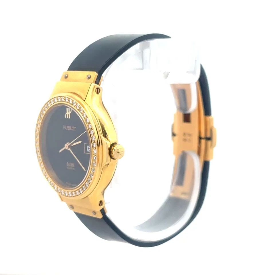 HUBLOT MDM GOLD LADIES WATCH 18K YELLOW DIAMOND BEZEL DATE RUBBER BAND 28MM: HUBLOT MDM GOLD LADIES WATCH 18K YELLOW DIAMOND BEZEL DATE RUBBER BAND 28MM This is a beautiful classic vintage Hublot women wristwatch, the case, lugs, crown and double fold clasp are crafted from 18