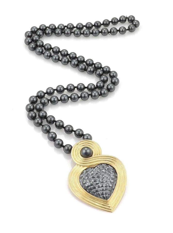 GUCCI CONVERTIBLE HEMATITE 18K GOLD HEART PENDANT PIN NECKLACE LIQUIDATION!!: GUCCI CONVERTIBLE HEMATITE 18K GOLD HEART PENDANT PIN NECKLACE !! Gucci Convertible Hematite 18k Gold Heart Pendant Pin Necklace !! Description This large eye catching necklace by designer Gucci, the 