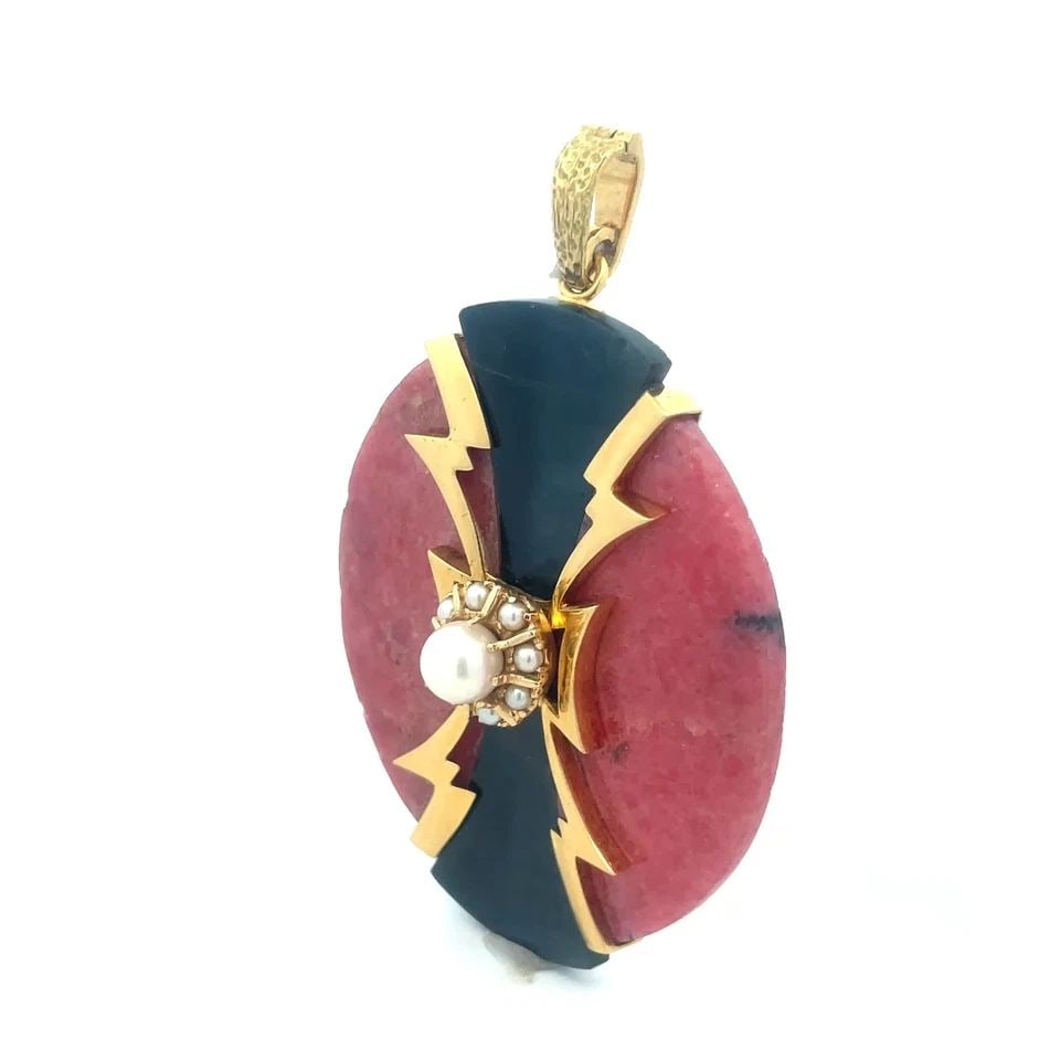 HAMMERMAN BROTHERS GOLD PENDANT DECO STYLE GEMSTONE LARGE 18K GOLD PEARLS: The product is a vintage 17k-18k yellow gold pendant by Hammerman Brothers featuring a unique oval-shaped pink gemstone with inlay black onyx creating a large oval shape with pink stone on each end an
