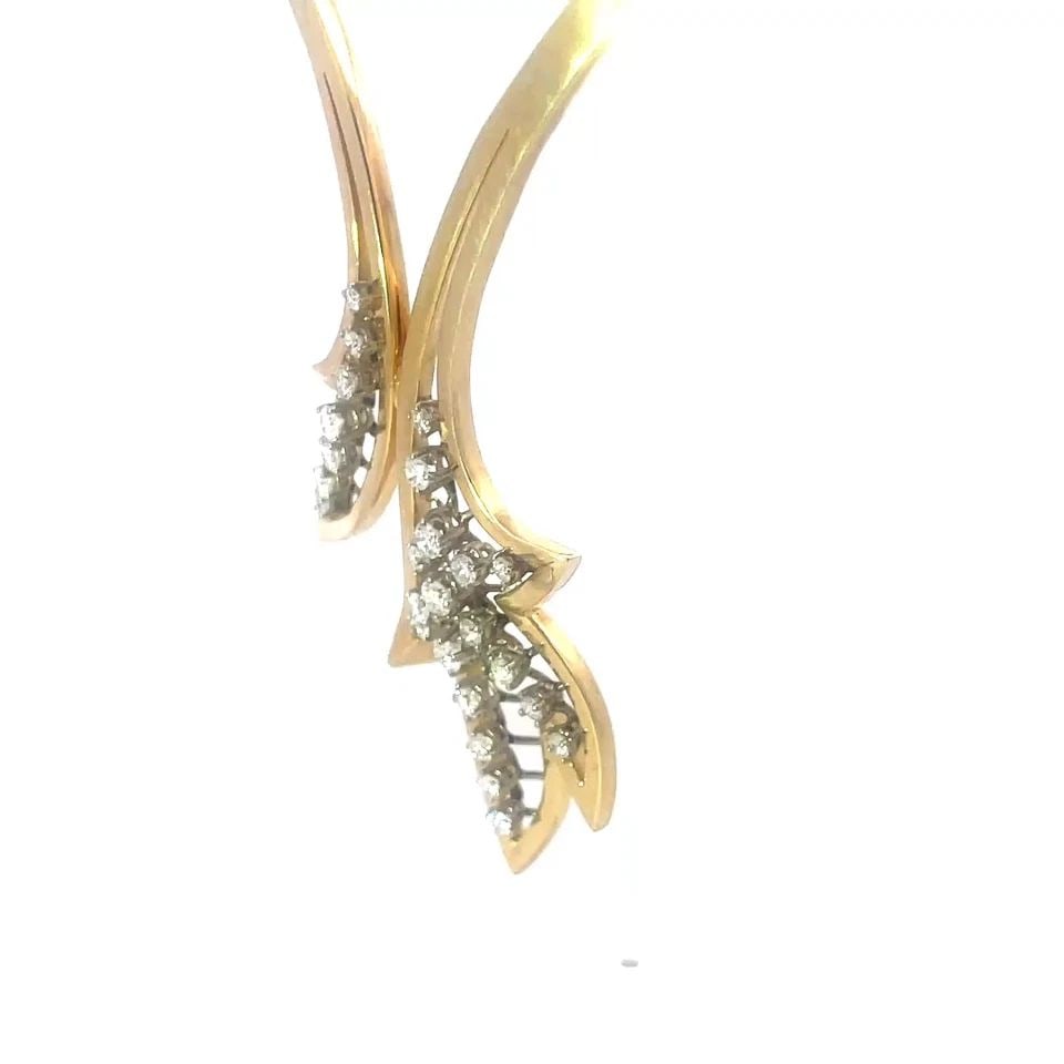 DIAMOND GOLD LEAF NECKLACE 17K YELLOW LONG SECTION BAR LINKS: DIAMOND GOLD LEAF NECKLACE 17K YELLOW LONG SECTION BAR LINKS This is an eye-catching unique style necklace with long 3.5mm wide section curved bar links with a double style leaf shape centerpiece with