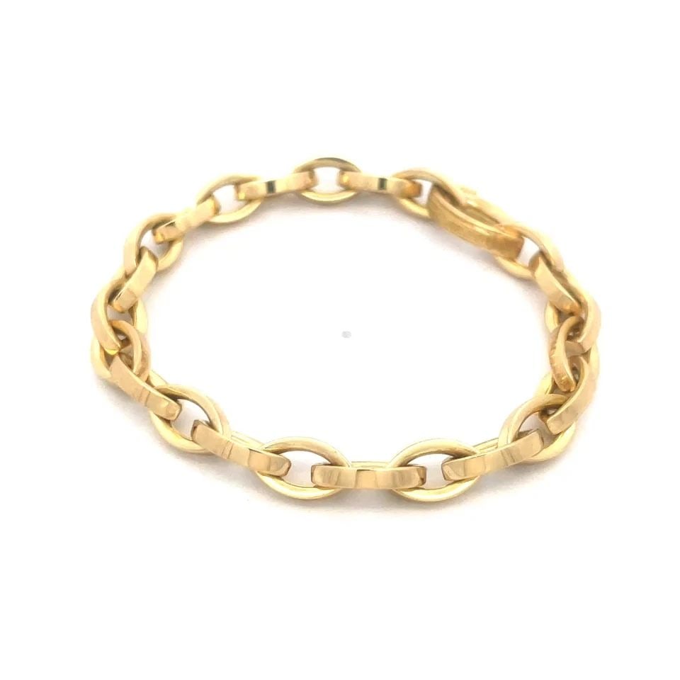 TIFFANY & CO. GOLD BRACELET 18K YELLOW CHASING MARQUISE CHAIN LINK: TIFFANY & CO. GOLD BRACELET 18K YELLOW CHASING MARQUISE CHAIN LINK The product is a stunning 18k gold bracelet by Tiffany & Co. The bracelet features chasing marquise links in yellow gold, with a snap