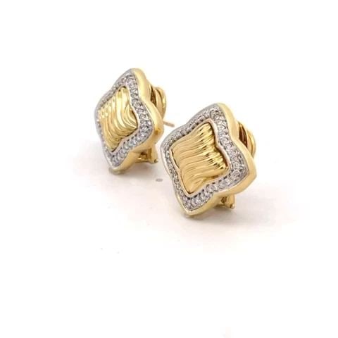 DAVID YURMAN DIAMOND 18K YELLOW GOLD QUATREFOIL HUGGIE EARRINGS: DAVID YURMAN DIAMOND 18K YELLOW GOLD QUATREFOIL HUGGIE EARRINGS From the Quatrefoil Collection by David Yurman, these beautiful authentic earrings are crafted from 18k yellow gold featuring the famous
