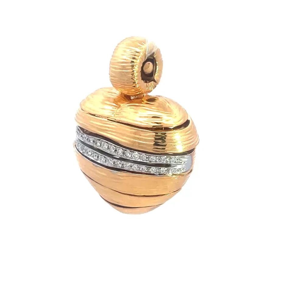 ROBERTO COIN GOLD ELEFANTINO HEART PENDANT DIAMOND 18K PINK PUFFED STYLE: ROBERTO COIN GOLD ELEFANTINO HEART PENDANT DIAMOND 18K PINK PUFFED STYLE This is an eye-catching large pendant by Roberto Coin from his Elefantino Collection, the 18k rose gold and white gold pendant 