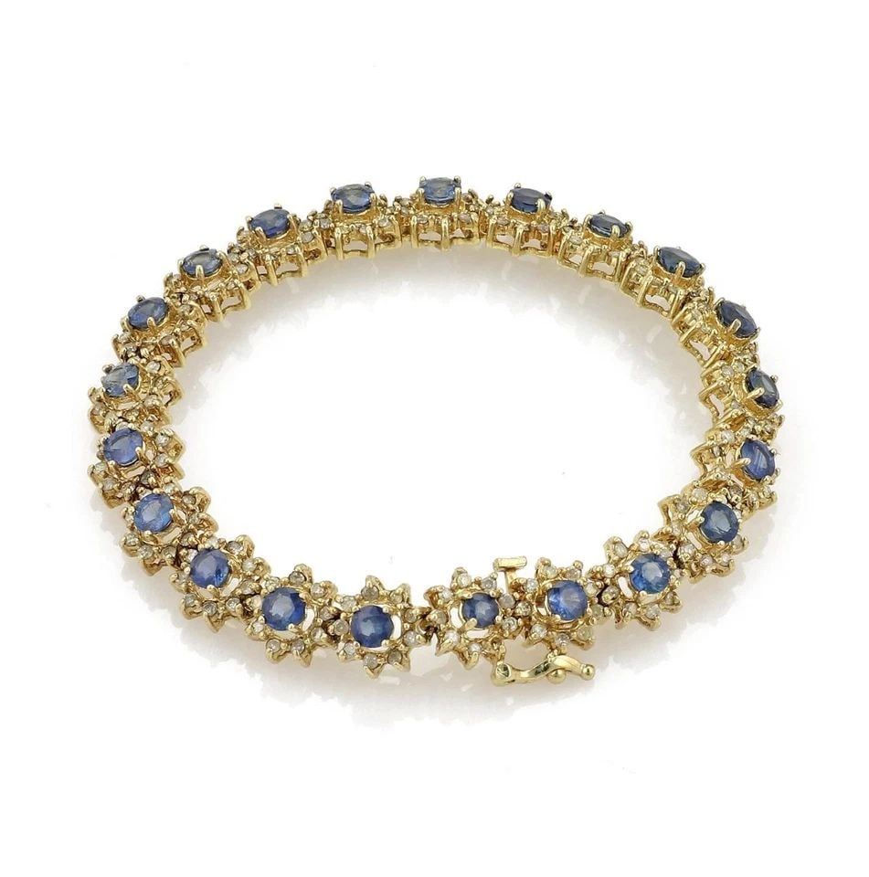 ESTATE BRACELET 12 CARATS SAPPHIRE & DIAMOND 18K YELLOW GOLD STAR LINK BRACELET: ESTATE BRACELET 12 CARATS SAPPHIRE & DIAMOND 18K YELLOW GOLD STAR LINK BRACELET Estate 12 Carats Sapphire & Diamond 18k YGold Star Link Bracelet Description This is a beautiful Estate bracelet, it is 