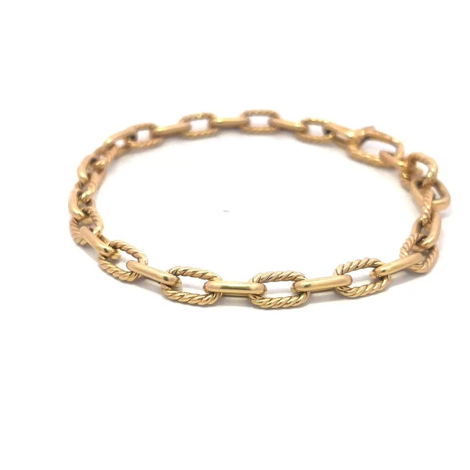 DAVID YURMAN GOLD BRACELET 18K YELLOW CABLE OVAL LINK STYLE: From David Yurman, this fine classic gold bracelet has alternating long oval shape cable and polished links, it is an elegant piece of fine jewelry crafted from 18k yellow gold. It features an invisib