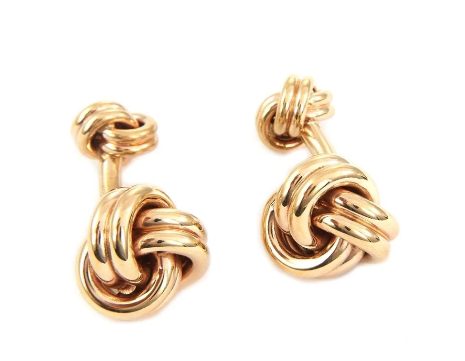 TIFFANY & CO. 14K YELLOW GOLD LOVE KNOT STUD CUFFLINKS LIQUIDTION: TIFFANY & CO. 14K YELLOW GOLD LOVE KNOT STUD CUFFLINKS LIQUIDTION Tiffany & Co. 14k Yellow Gold Love Knot Stud Cufflinks LIQUIDTION Description This is an authentic pair of cufflinks by Tiffany & Co. 