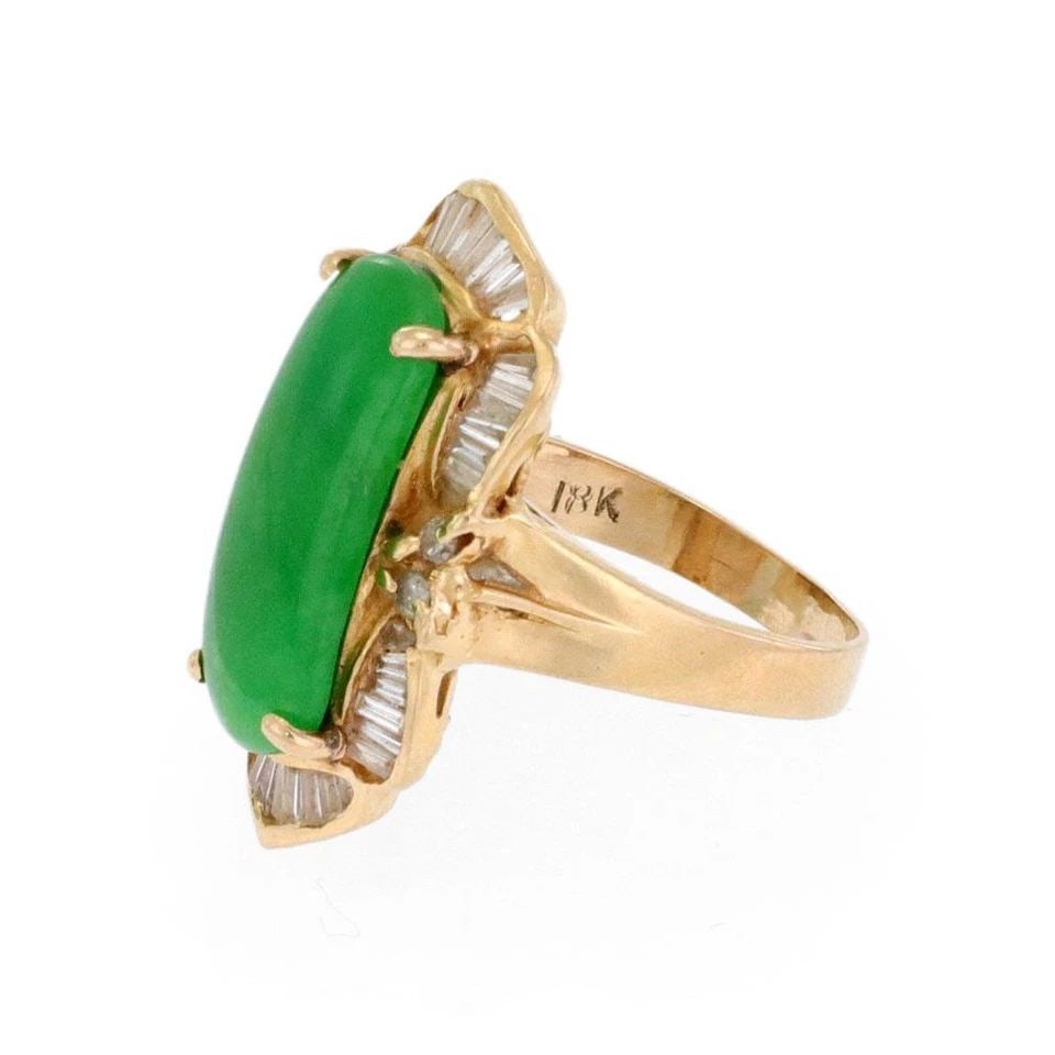 ESTATE DIAMOND JADE 18K YELLOW GOLD LONG COCKTAIL RING SIZE 5.5: ESTATE DIAMOND JADE 18K YELLOW GOLD LONG COCKTAIL RING SIZE 5.5 Estate Diamond Jade 18k Yellow Gold Long Cocktail Ring Size 5.5 Description This is a lovely diamond and jade ring, crafted from 18k yel