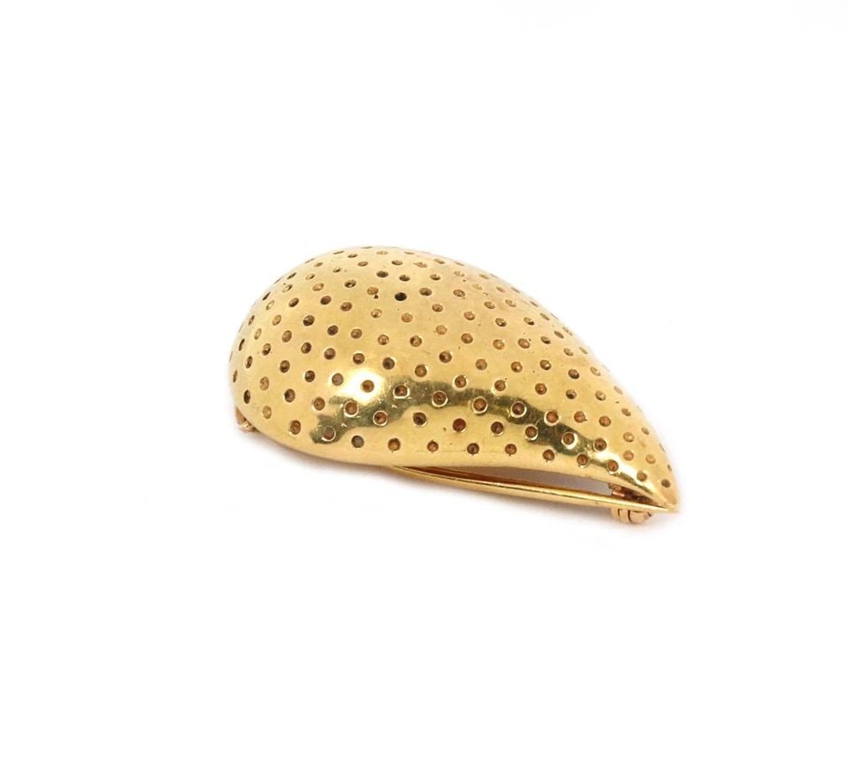 TIFFANY & CO. VINTAGE 18K YELLOW GOLD TEAR DROP BROOCH LIQUIDATION!: TIFFANY & CO. VINTAGE 18K YELLOW GOLD TEAR DROP BROOCH ! Tiffany & Co. Vintage 18k Yellow Gold Tear Drop Brooch ! Description This is a vintage collectible brooch from Tiffany & Co. It is crafted from