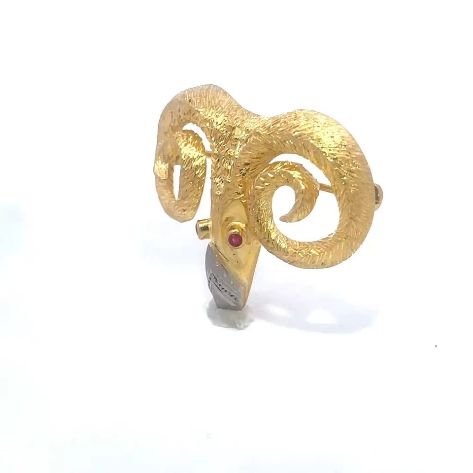 ZOLOTAS GREECE GOLD BROOCH 18K TWO TONE RAMS HEAD FUR TEXTURED STYLE: ZOLOTAS GREECE GOLD BROOCH 18K TWO TONE RAMS HEAD FUR TEXTURED STYLE The Zolotas Greece Gold Brooch crafted from 18k yellow and white gold, it features a unique design with yellow gold fur textured cu