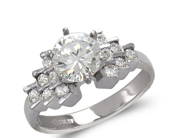NEW 14K WHITE GOLD LADIES FASHION WHITE SOLITAIRE RING: NEW 14K WHITE GOLD LADIES FASHION WHITE SOLITAIRE RING LADIES FASHION WHITE SOLITAIRE RING NEW 14K WHITE GOLD Apx. WIDTH: 8mm Apx. WEIGHT: 4.1g