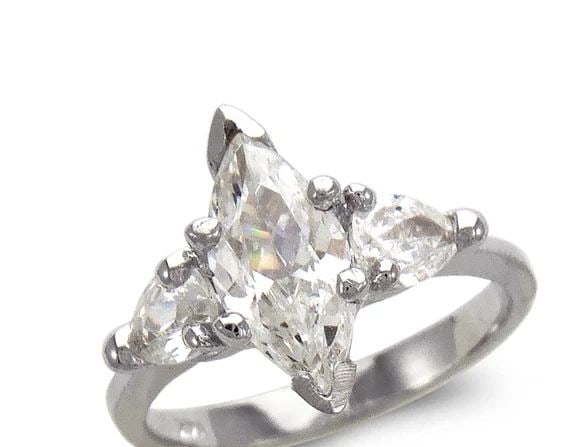 NEW 14K WHITE GOLD LADIES FASHION WHITE MARQUISE RING: NEW 14K WHITE GOLD LADIES FASHION WHITE MARQUISE RING LADIES FASHION WHITE MARQUISE RING NEW 14K WHITE GOLD Apx. WIDTH: 1.5mm Apx. WEIGHT: 4.0g