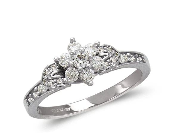 NEW 14K WHITE GOLD LADIES FASHION WHITE SOLITAIRE RING: NEW 14K WHITE GOLD LADIES FASHION WHITE SOLITAIRE RING LADIES FASHION WHITE SOLITAIRE RING NEW 14K WHITE GOLD Apx. WIDTH: 9mm Apx. WEIGHT: 4.0g