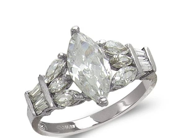 NEW 14K WHITE GOLD LADIES FASHION WHITE SOLITAIRE RING: NEW 14K WHITE GOLD LADIES FASHION WHITE SOLITAIRE RING LADIES FASHION WHITE SOLITAIRE RING NEW 14K WHITE GOLD Apx. WIDTH: 5mm Apx. WEIGHT: 3.8g