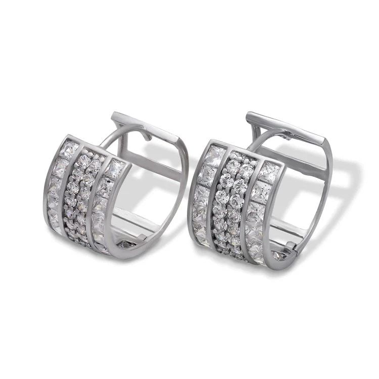 NEW 14K WHITE GOLD 14MM HUGGIE EARRINGS: NEW 14K WHITE GOLD 14MM HUGGIE EARRINGS 14MM HUGGIE EARRINGS NEW 14K WHITE GOLD Width: Approx. 14mm Apx WEIGHT: 3.7g