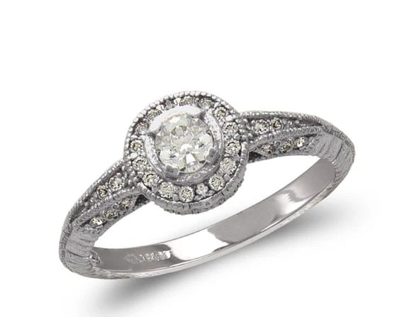 NEW 14K WHITE GOLD LADIES FASHION WHITE SOLITAIRE RING: NEW 14K WHITE GOLD LADIES FASHION WHITE SOLITAIRE RING LADIES FASHION WHITE SOLITAIRE RING NEW 14K WHITE GOLD Apx. WIDTH: 8mm Apx. WEIGHT: 3.5g