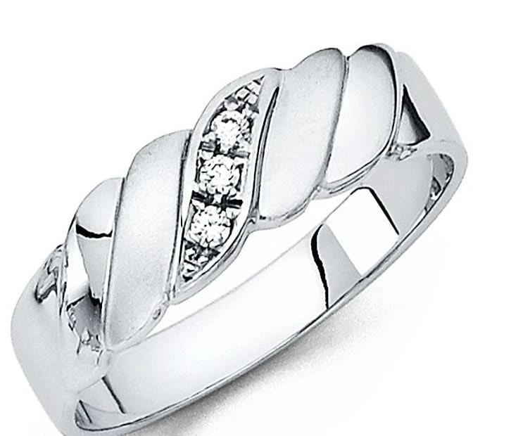 NEW 14K WHITE GOLD MEN'S WEDDING BAND - SIZE 10: NEW 14K WHITE GOLD MEN'S WEDDING BAND MEN'S WEDDING BAND NEW 14K WHITE GOLD WIDTH: 6 mm Apx. WEIGHT: 3.41 g