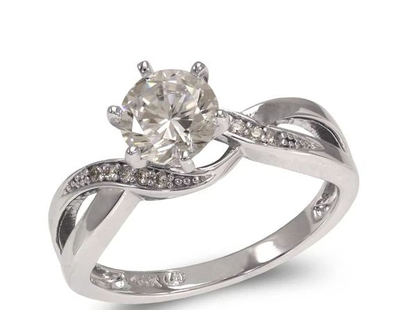 NEW 14K WHITE GOLD LADIES FANCY WHITE SOLITAIRE RING: NEW 14K WHITE GOLD LADIES FANCY WHITE SOLITAIRE RING LADIES FANCY WHITE SOLITAIRE RING NEW 14K WHITE GOLD Apx. WIDTH: 5mm Apx. WEIGHT: 3.4g
