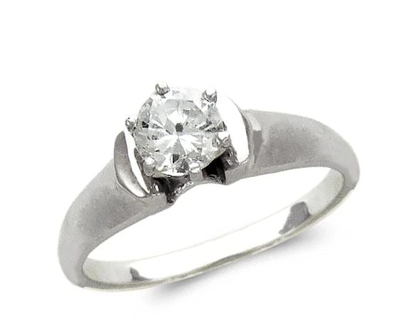 NEW 14K WHITE GOLD LADIES FASHION WHITE SOLITAIRE RING: NEW 14K WHITE GOLD LADIES FASHION WHITE SOLITAIRE RING LADIES FASHION WHITE SOLITAIRE RING NEW 14K WHITE GOLD Apx. WIDTH: 4mm Apx. WEIGHT: 3.2g