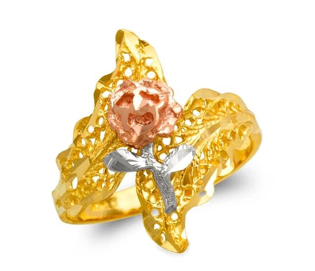 NEW 14K TRICOLOR GOLD LADIES ROSE FILIGREE RING: NEW 14K TRICOLOR GOLD LADIES ROSE FILIGREE RING LADIES ROSE FILIGREE RING NEW 14K TRICOLOR GOLD SIZE Apx: 20mm Apx. WEIGHT: 3.0g