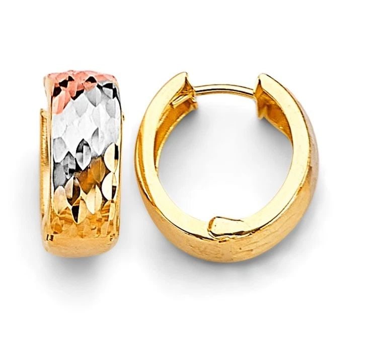 NEW 14K TRI COLOR GOLD HUGGIES EARRINGS: NEW 14K TRI COLOR GOLD HUGGIES EARRINGS HUGGIES EARRINGS NEW 14K TRI COLOR GOLD Height : 15 mm Width : 15 mm Weight : 2.2g