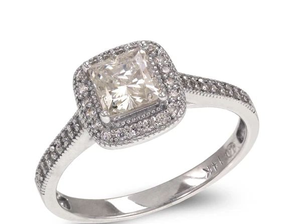 NEW 14K WHITE GOLD LADIES FANCY WHITE PRINCESS CUT SOLITAIRE HALO RING: NEW 14K WHITE GOLD LADIES FANCY WHITE PRINCESS CUT SOLITAIRE HALO RING LADIES FANCY WHITE PRINCESS CUT SOLITAIRE HALO RING NEW 14K WHITE GOLD Apx. WIDTH: 5mm Apx. WEIGHT: 2.8g