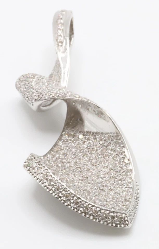 18K WHITE GOLD TWIST LARGE PENDANT WITH 2.5CTW NATURAL DIAMONDS ( 19.8 GRAM ): 18K WHITE GOLD TWIST RIBBON STYLE LARGE PENDANT WITH 2.5CT OF DIAMONDS 18k White Gold Twist Ribbon style Large Pendant with 2.5ct of Diamonds You are bidding on a 18k White Gold Twist Ribbon style Lar
