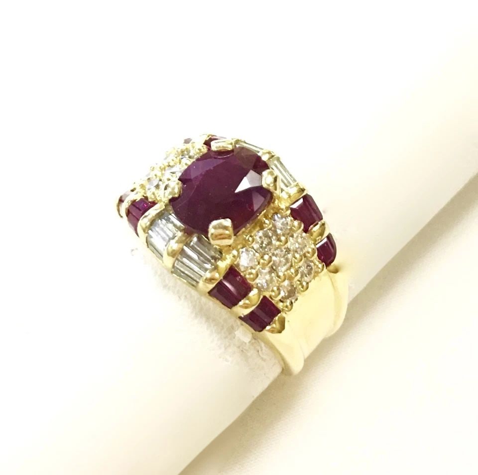 20KT YELLOW GOLD RING, 0.92CTS NATURAL DIAMONDS, RUBIES (SIZE 8.25) 10.6 GRAM: 22K YELLOW GOLD RING WITH DIAMONDS AND RUBIES 22k Yellow Gold Ring with Diamonds and Rubies You are bidding on a 22k Yellow Gold Ring with Diamonds and Rubies. Piece has been fully restored by our in 
