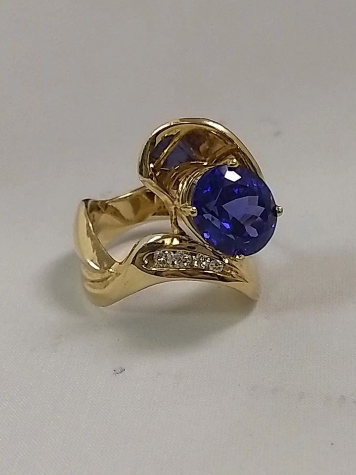 14K YELLOW GOLD 4.0CT TANZANITE AND 0.20CTW DIAMONDS (SIZE: 7) 12.2 GRAMS: 14K YELLOW GOLD TANZANITE AND DIAMONDS SIZE: 7 14k Yellow Gold Tanzanite and Diamonds You are bidding on a 14k Yellow Gold Tanzanite and Diamonds. There are a few minor marks on the ring from being mo