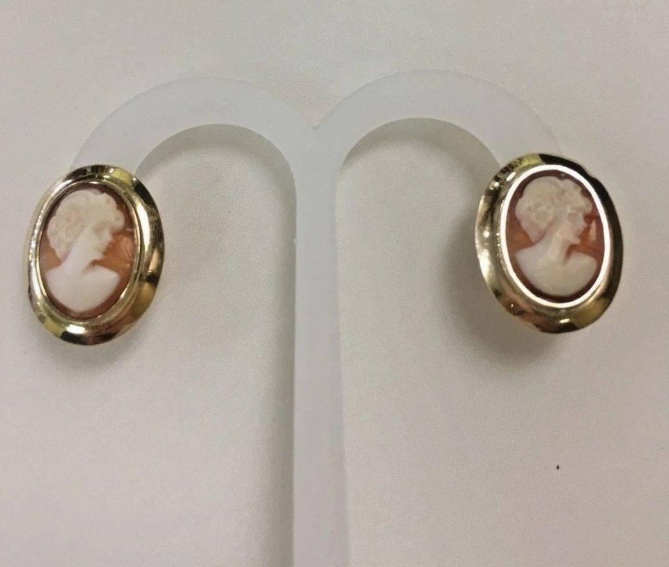 14K YELLOW GOLD CAMEO CORAL SET (EARRINGS, PIN, RING) 19.4 GRAMS TOTAL: 14K YELLOW GOLD CAMEO CORAL SET (EARRINGS,PIN,RING) 14k Yellow Gold Cameo Coral Set (Earrings,Pin,Ring) You are bidding on a 14k Yellow Gold Cameo Coral Set (Earrings,Pin,Ring). There are few scratche