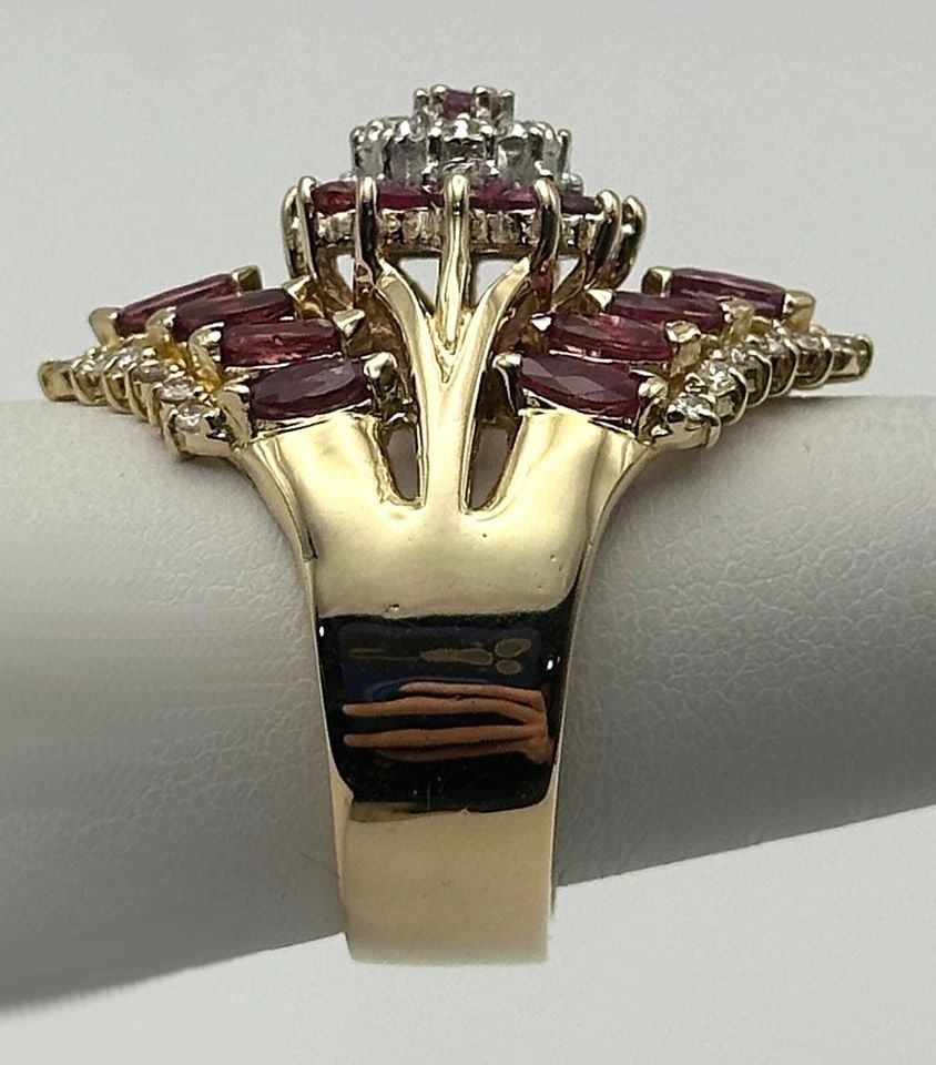 14K GOLD RING WITH 4.6CTS NATURAL RUBIES, 0.28CTS OF DIAMONDS ( SIZE: 8 ) 14.4G (1 of 2)